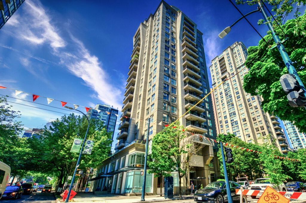 TH8 – 989 Richards Street