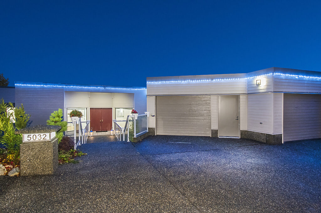 5032 Pinetree Crescent