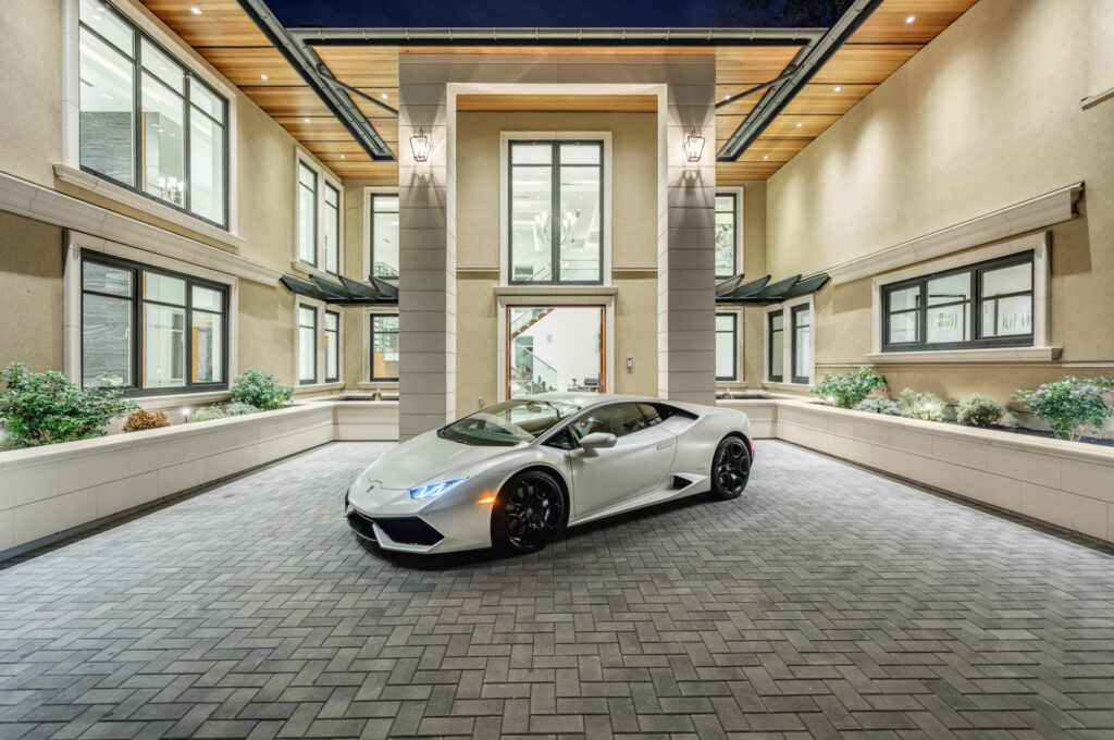 595 King Georges Way