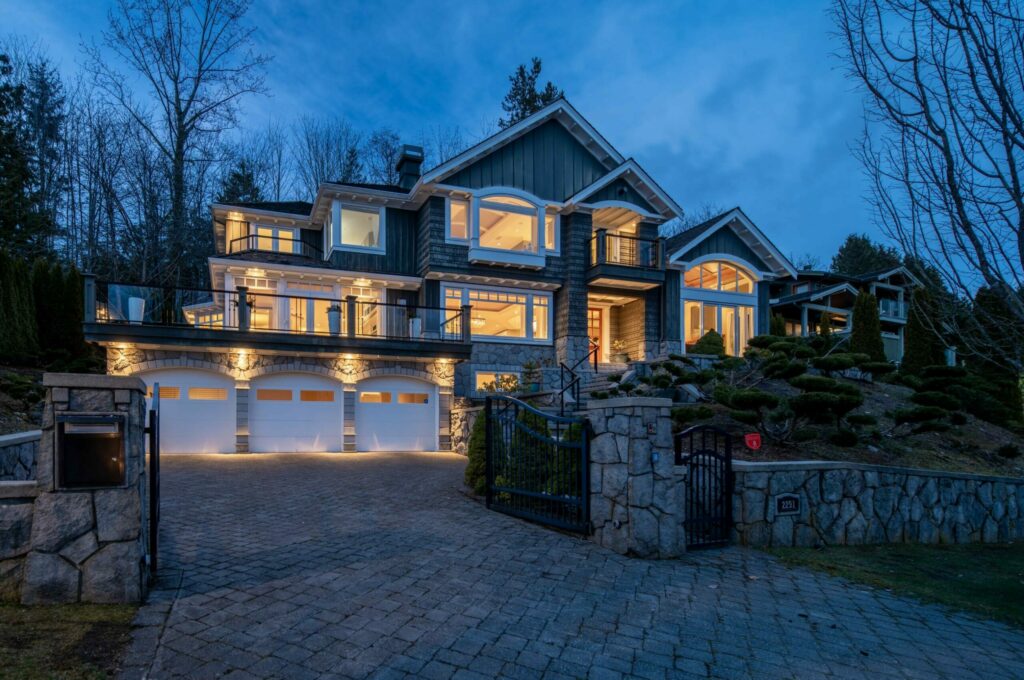 CUSTOM GORGEOUS HOME WITH PANORAMIC VIEW — 2291 Orchard Ln, West Vancouver