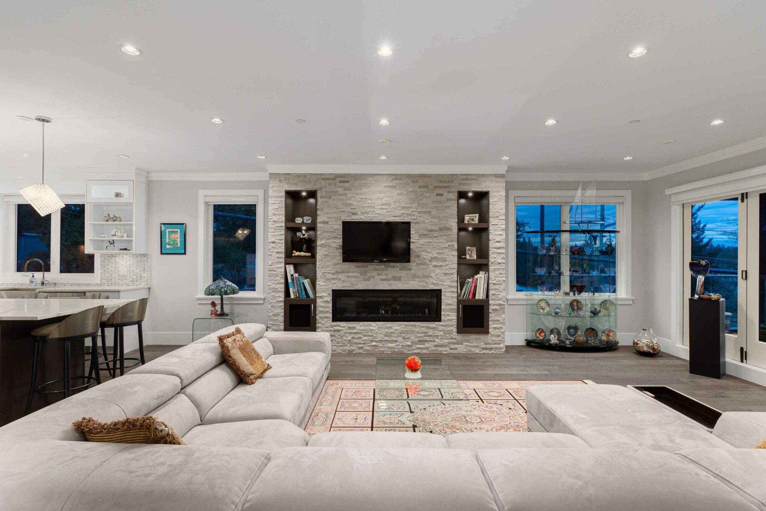 CONTEMPORARY WHITE ROCK FAMILY HOME - 15999 Columbia Avenue, White Rock