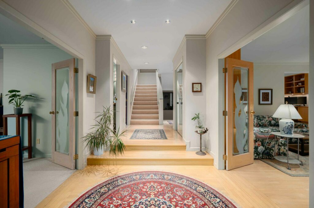 IMMACULATE FAMILY RESIDENCE WITH OCEAN & CITY VIEWS – 2527 Westhill Drive, West Vancouver