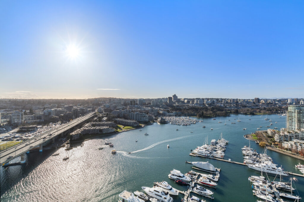 EXCEPTIONAL WATERFRONT TROPHY RESIDENCE ALONG THE PRESTIGIOUS MARINASIDE WATERFRONT PROMENADE – 3307 1033 Marinaside Crescent