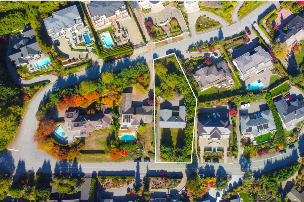 LUXURY BUILD OPPORTUNITY IN THE PRESTIGIOUS CHARTWELL NEIGHBOURHOOD OF WEST VANCOUVER – 1451 Chartwell Drive, West Vancouver