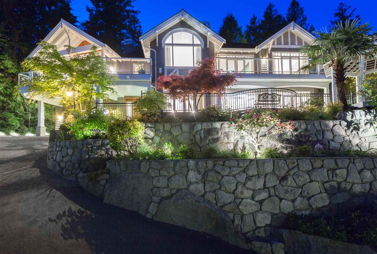 STUNNING CUSTOM HOME IN PRESTIGIOUS WEST BAY - 3395 Thompson Crescent