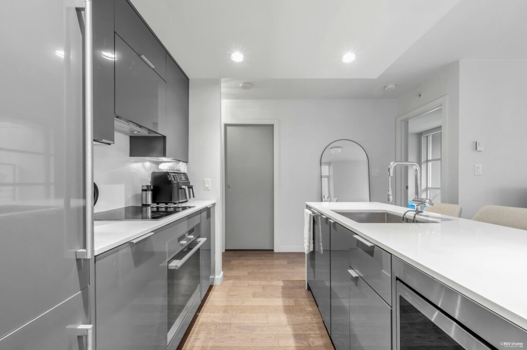 BEAUTIFUL COSMOS APARTMENT BY CONCORD PACIFIC – 309 161 W Georgia Street, Vancouver