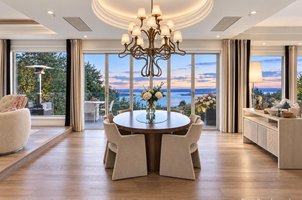 LUXURY RESIDENCE LOCATED IN PRESTIGIOUS CANTERBURY – 1560 Chippendale Court