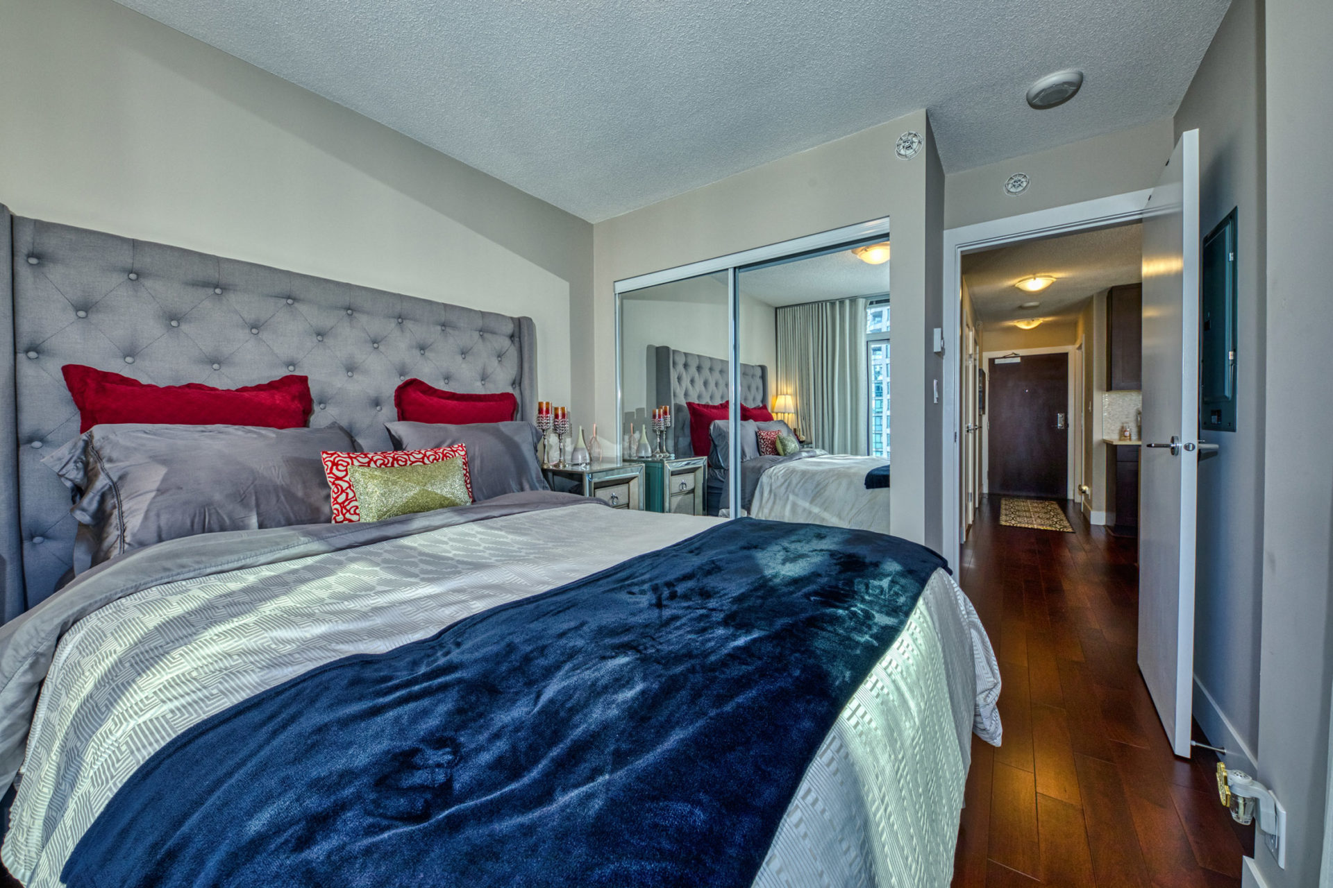 906 - 888 Homer Street