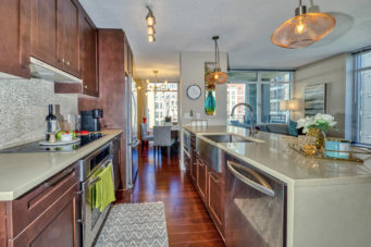 906 - 888 Homer Street