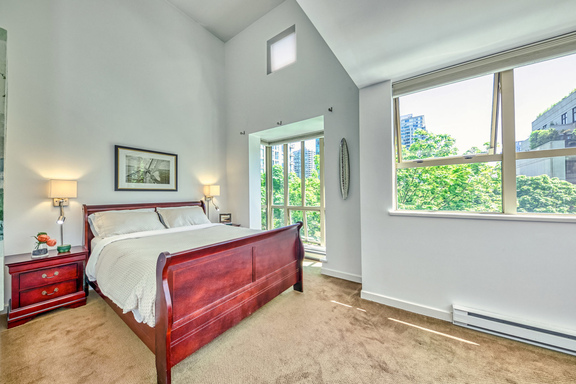 TH8 - 989 Richards Street