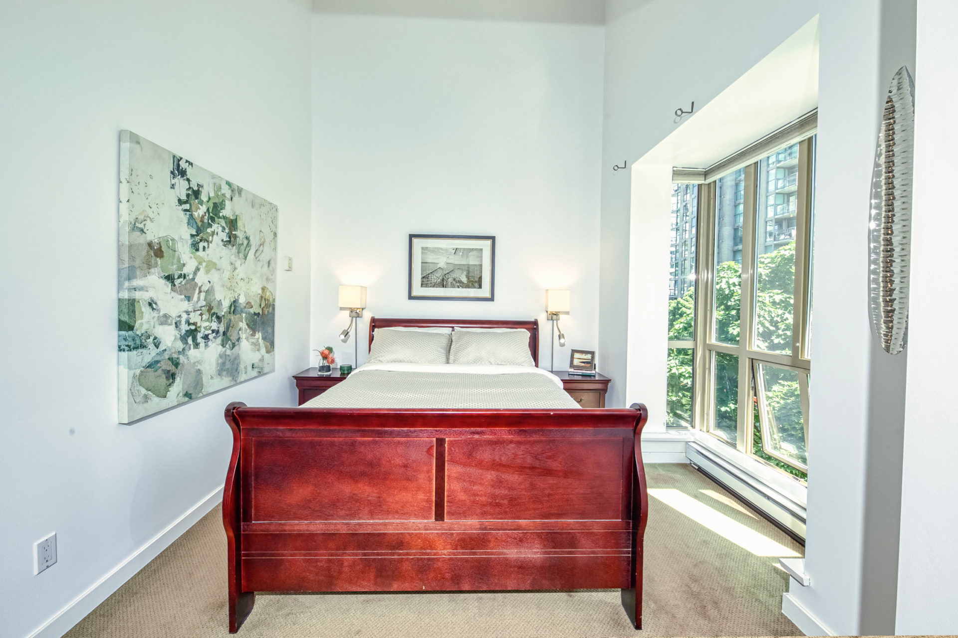 TH8 - 989 Richards Street