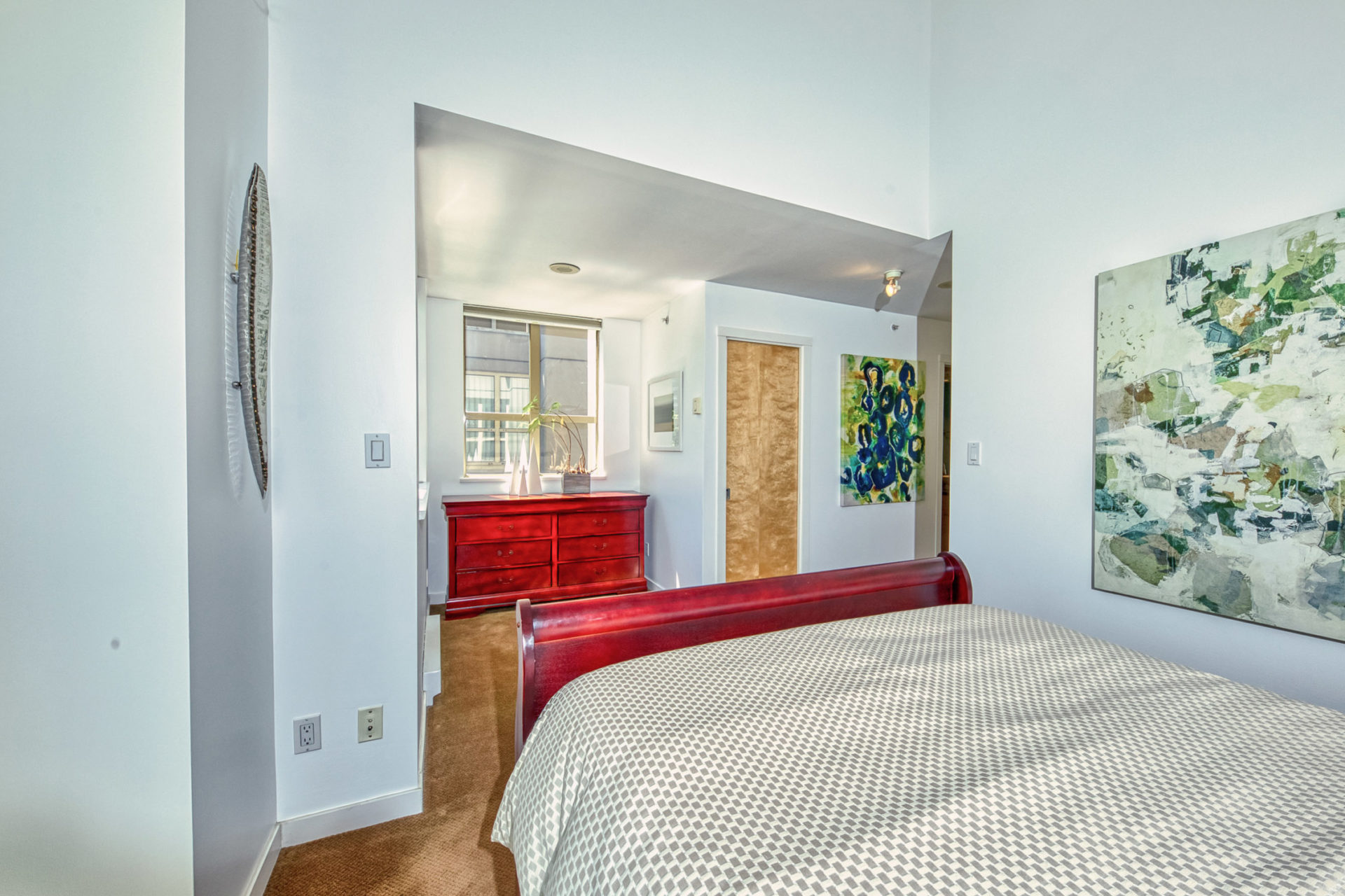 TH8 - 989 Richards Street