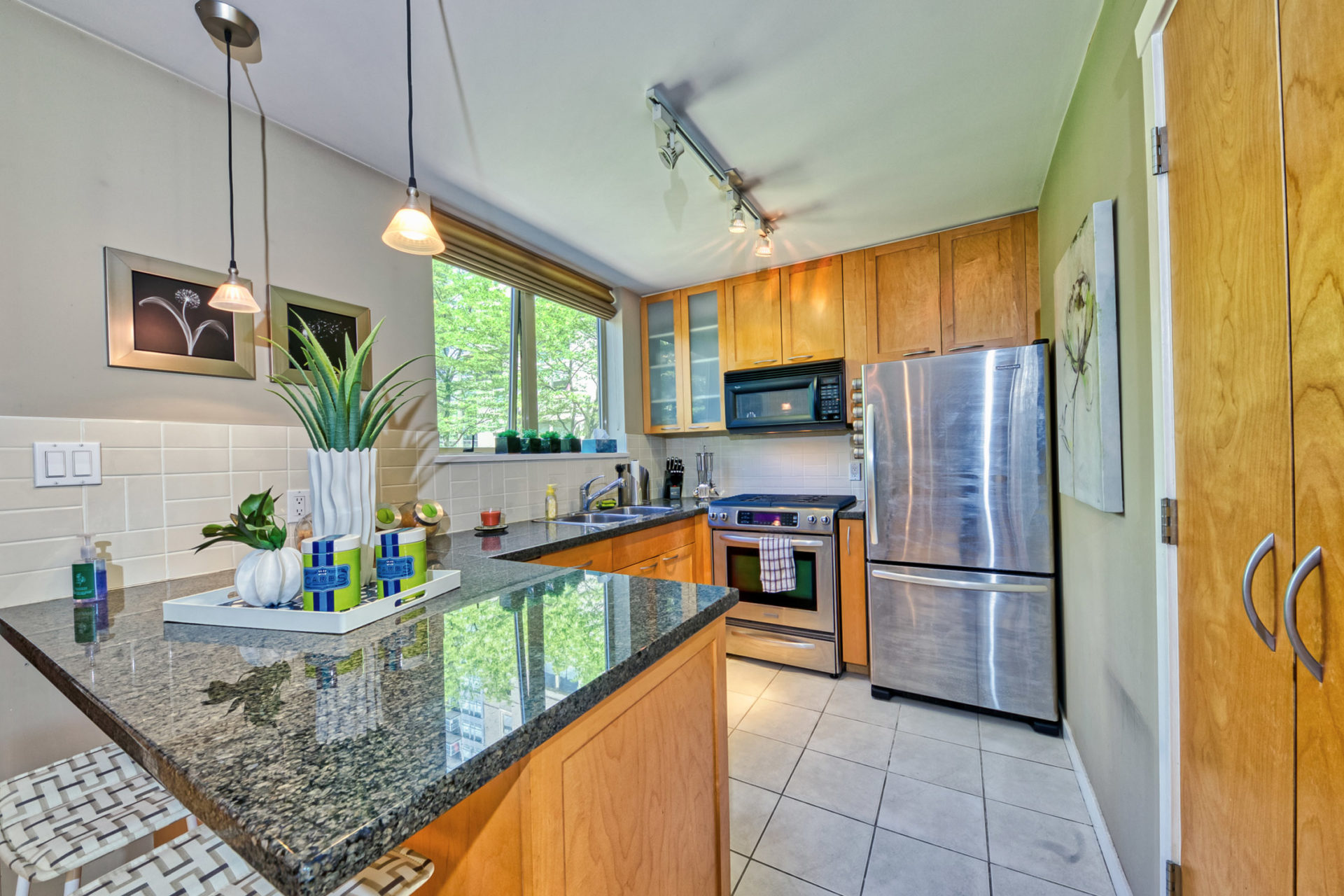 TH8 - 989 Richards Street