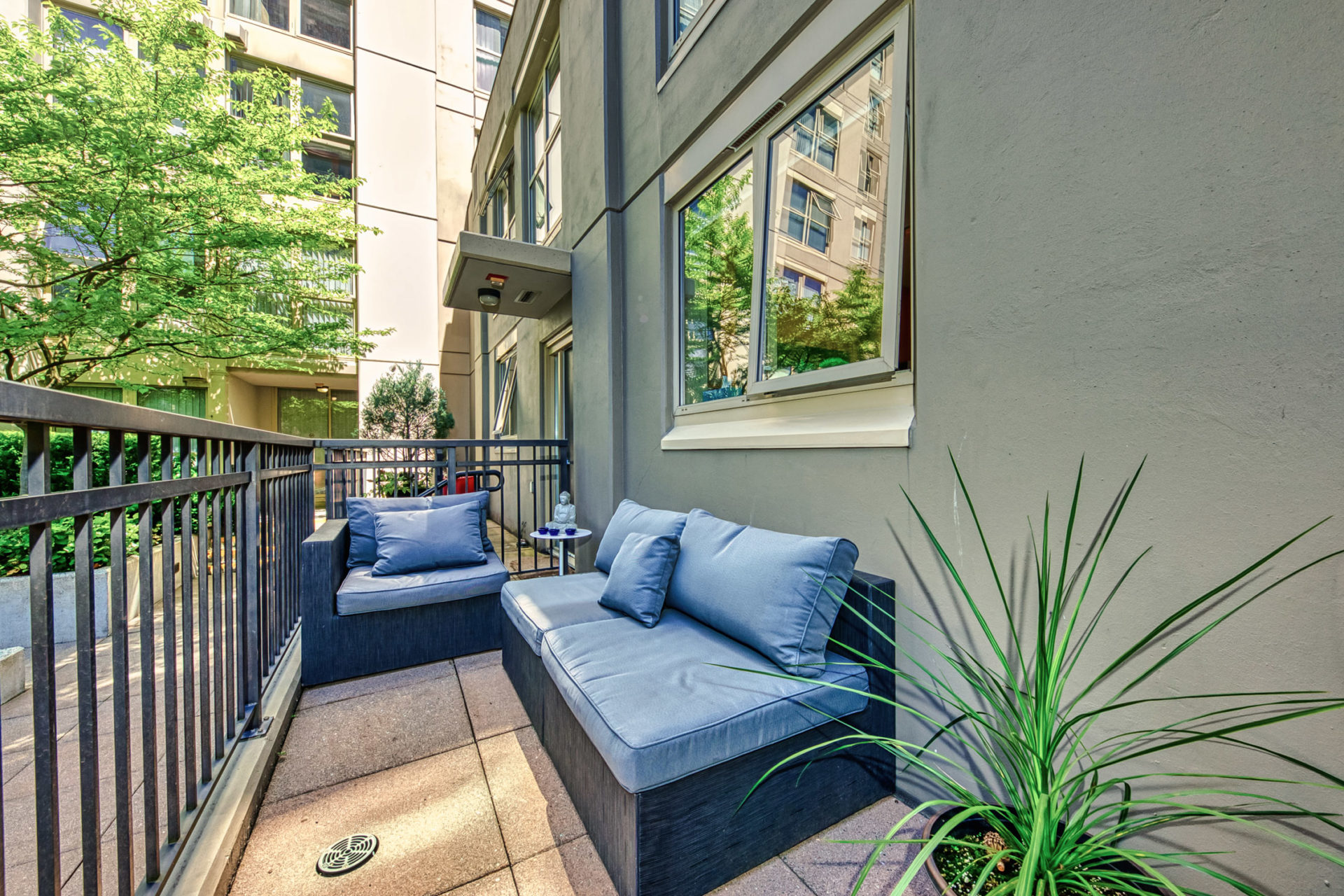 TH8 - 989 Richards Street