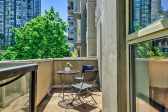 TH8 - 989 Richards Street