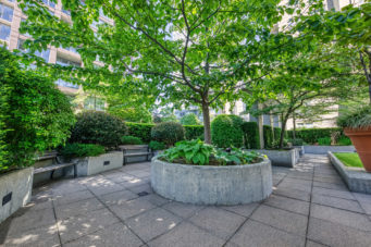 TH8 - 989 Richards Street