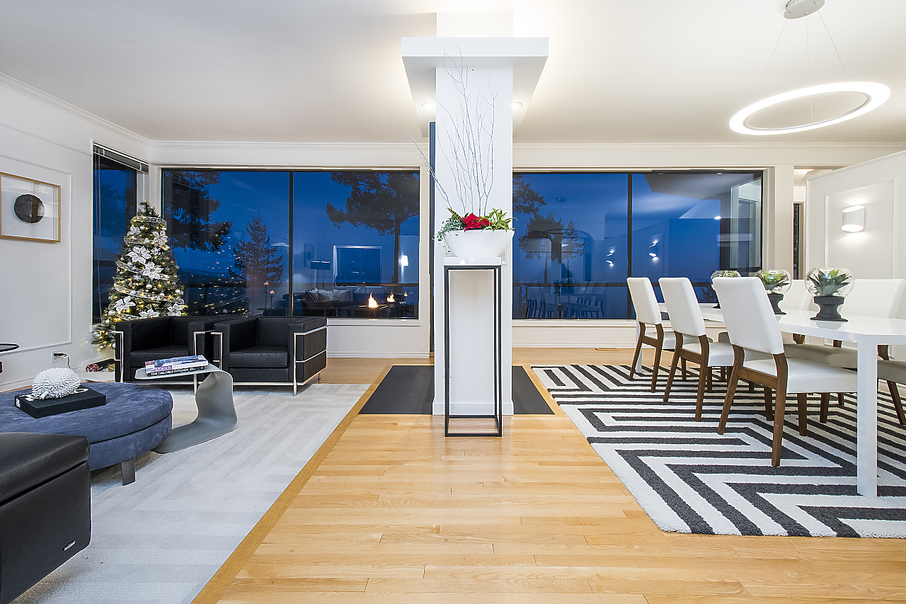 5032 Pinetree Crescent