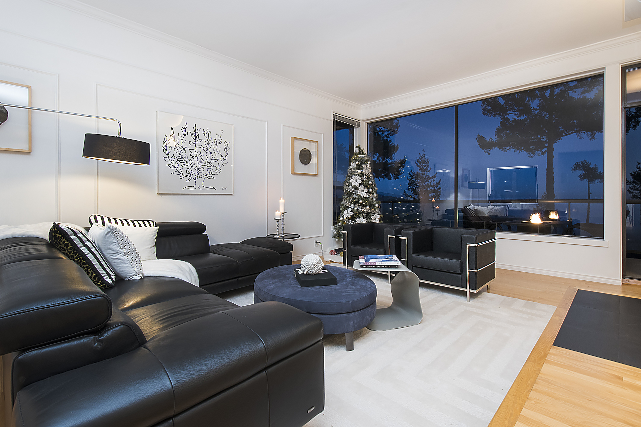 5032 Pinetree Crescent