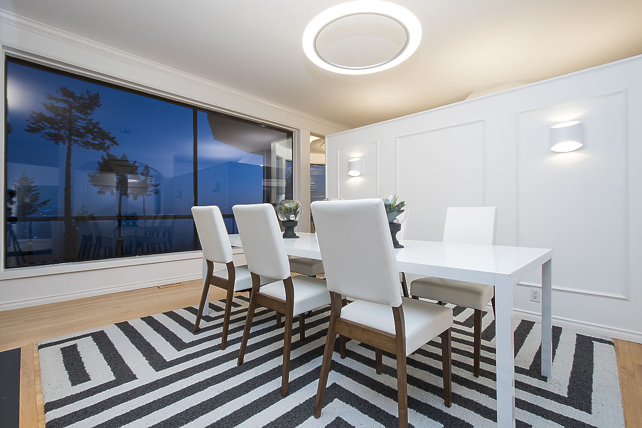 5032 Pinetree Crescent