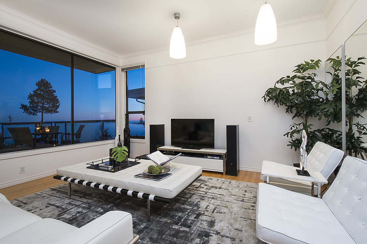 5032 Pinetree Crescent