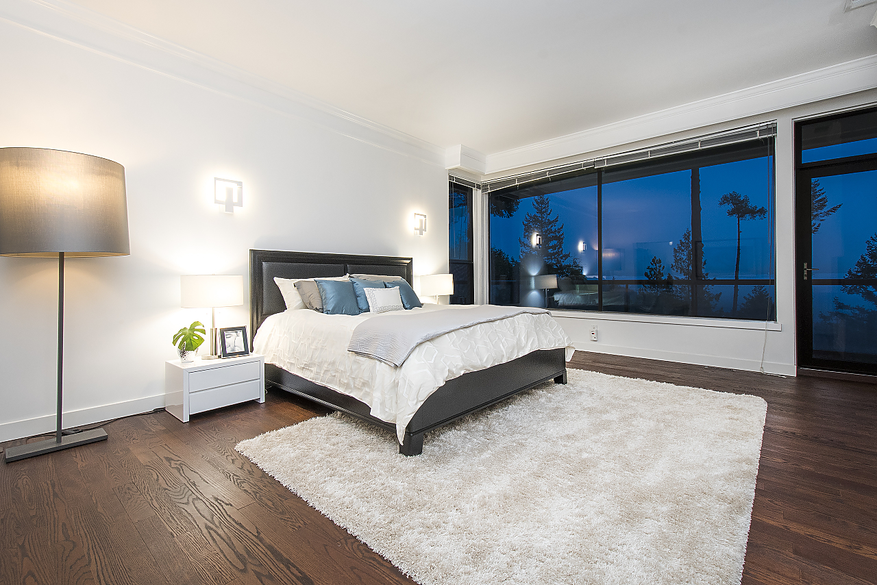 5032 Pinetree Crescent