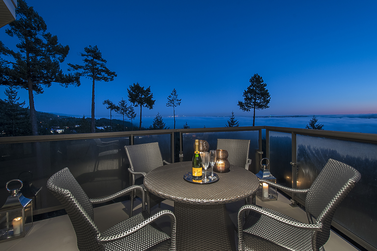 5032 Pinetree Crescent