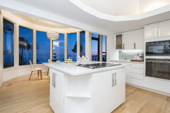 5032 Pinetree Crescent