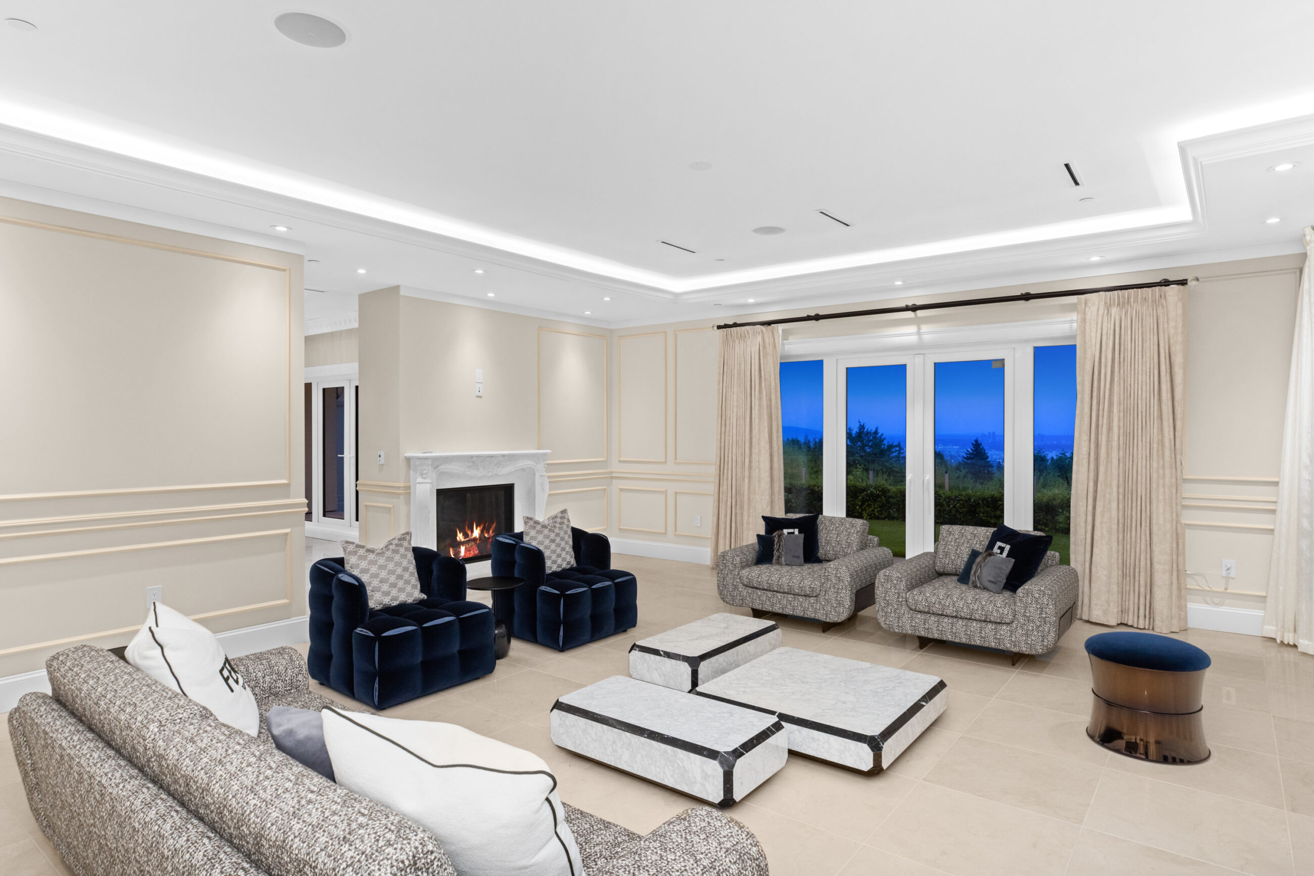 GRAND EUROPEAN CLASSIC LUXURY PROPERTY IN THE BEST BLOCK OF BRITISH PROPERTIES - 1367 Chartwell Dr, West Vancouver