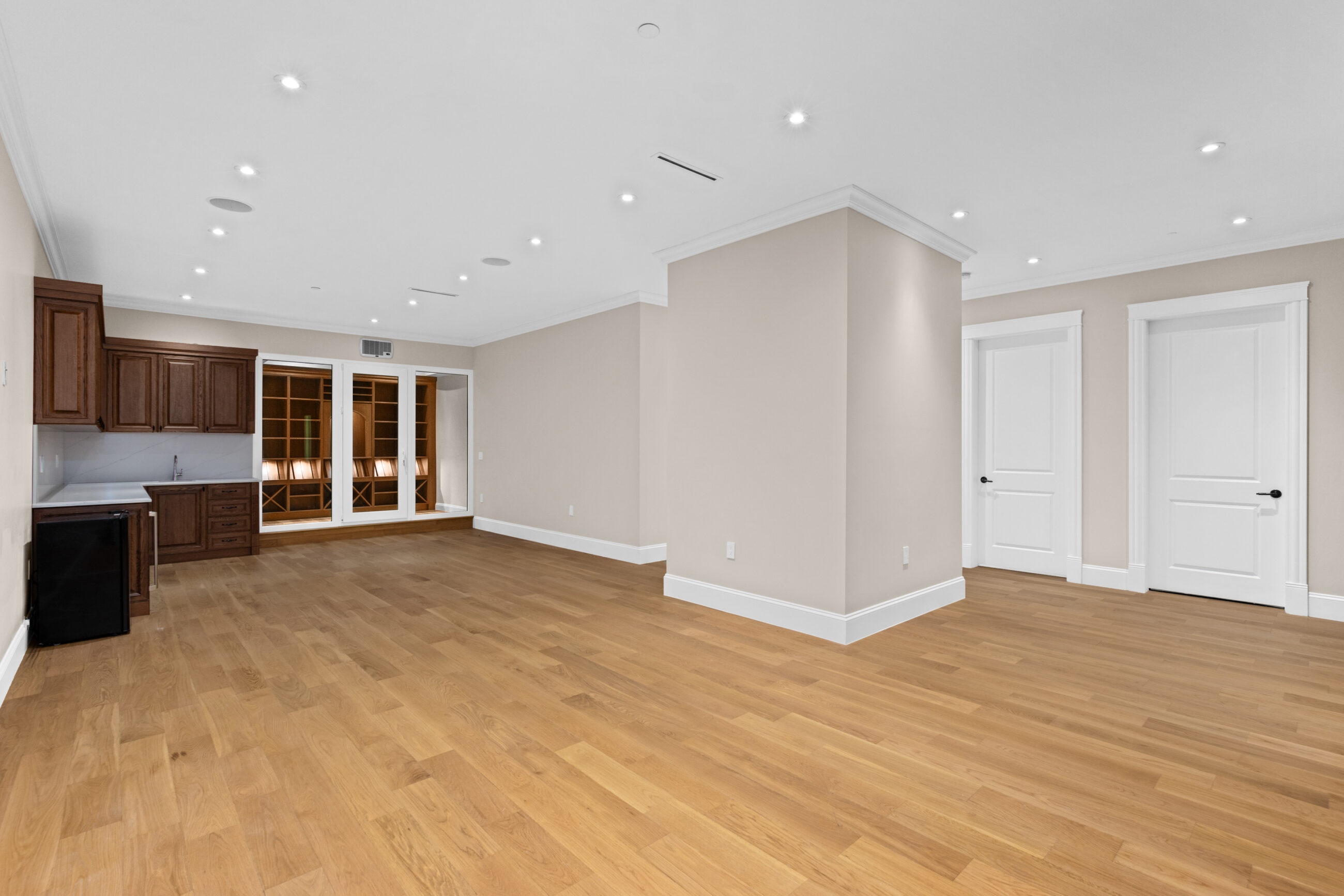 GRAND EUROPEAN CLASSIC LUXURY PROPERTY IN THE BEST BLOCK OF BRITISH PROPERTIES - 1367 Chartwell Dr, West Vancouver