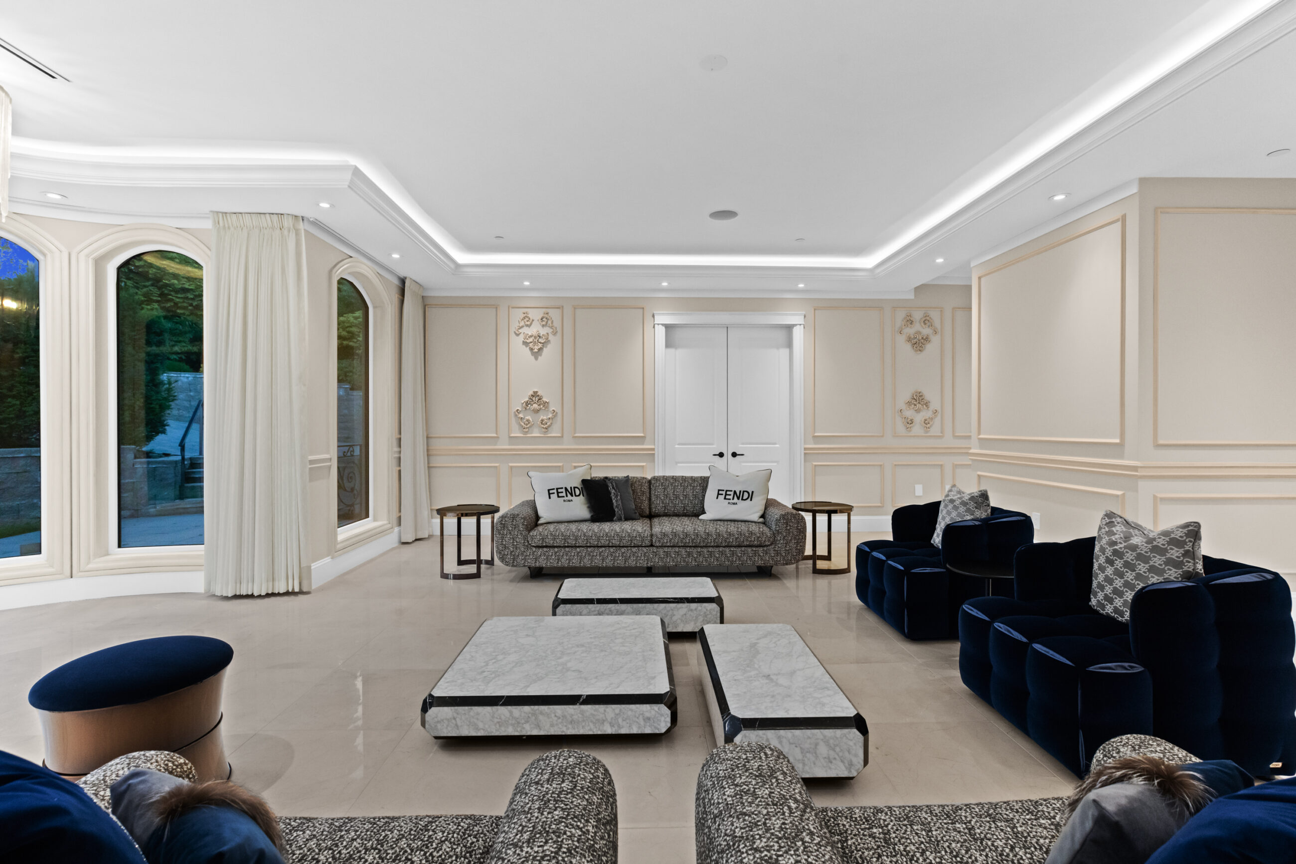 GRAND EUROPEAN CLASSIC LUXURY PROPERTY IN THE BEST BLOCK OF BRITISH PROPERTIES - 1367 Chartwell Dr, West Vancouver