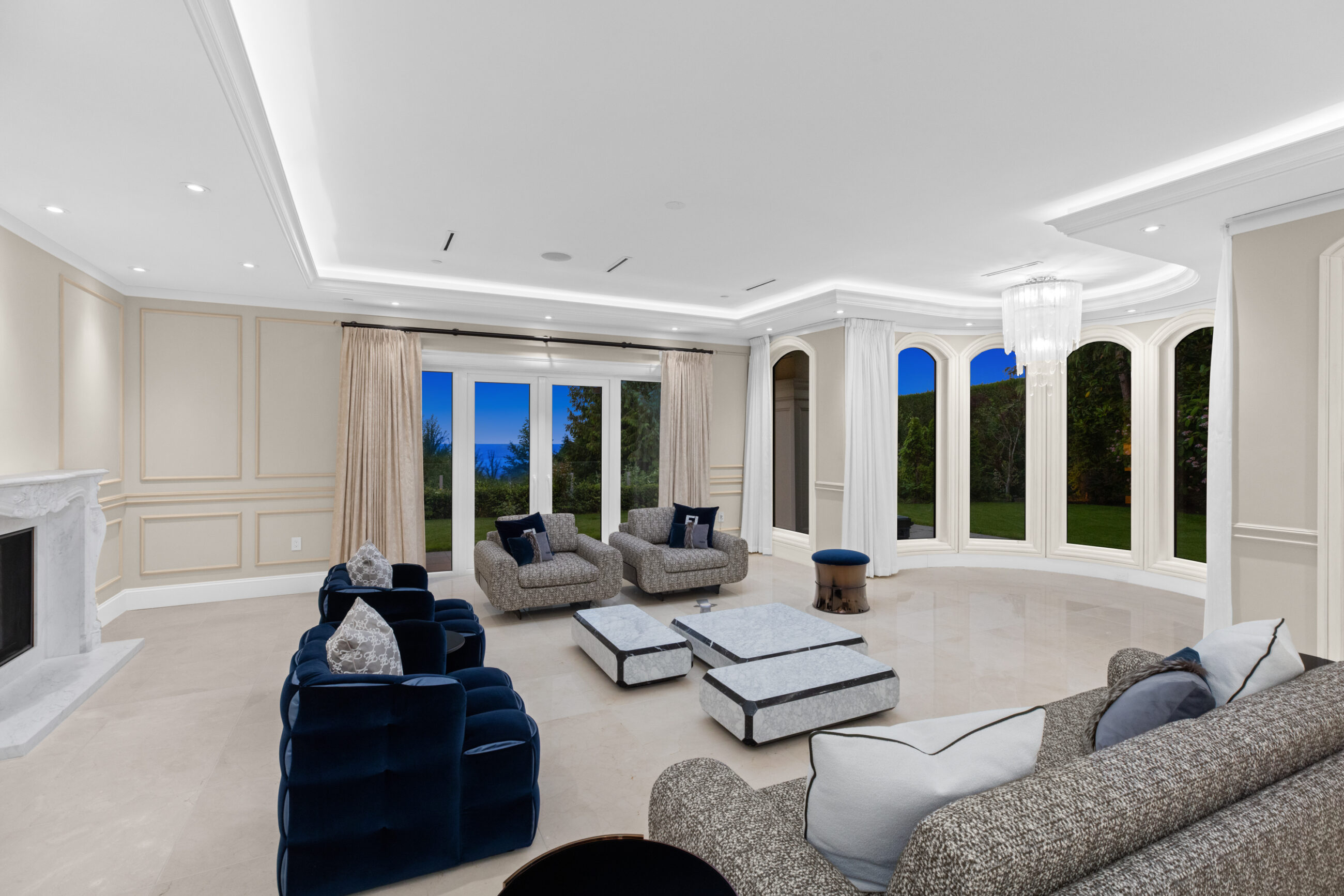 GRAND EUROPEAN CLASSIC LUXURY PROPERTY IN THE BEST BLOCK OF BRITISH PROPERTIES - 1367 Chartwell Dr, West Vancouver