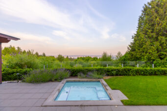 GRAND EUROPEAN CLASSIC LUXURY PROPERTY IN THE BEST BLOCK OF BRITISH PROPERTIES - 1367 Chartwell Dr, West Vancouver