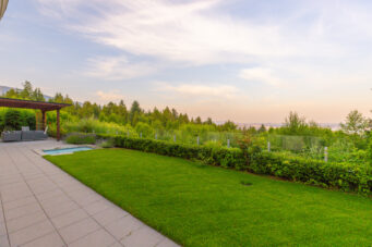 GRAND EUROPEAN CLASSIC LUXURY PROPERTY IN THE BEST BLOCK OF BRITISH PROPERTIES - 1367 Chartwell Dr, West Vancouver