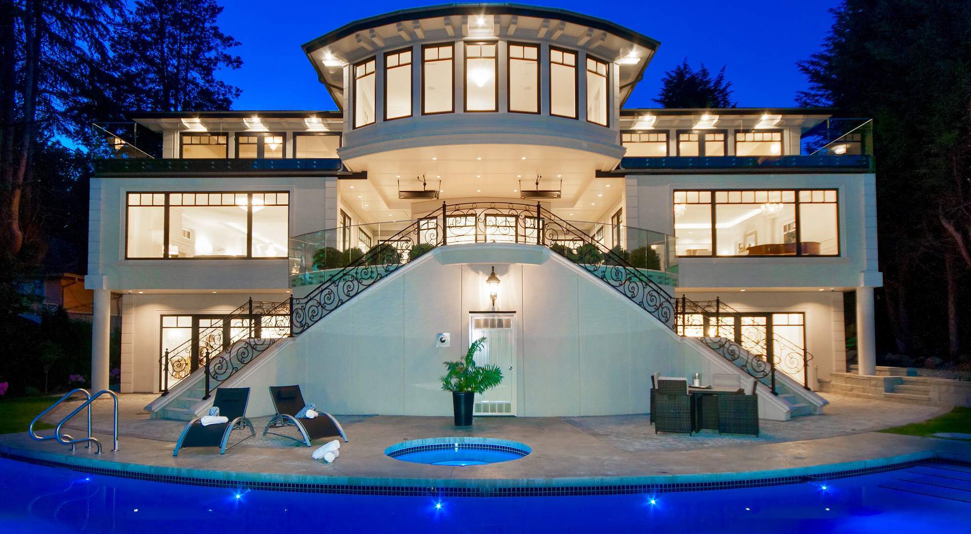 670 Southborough Drive