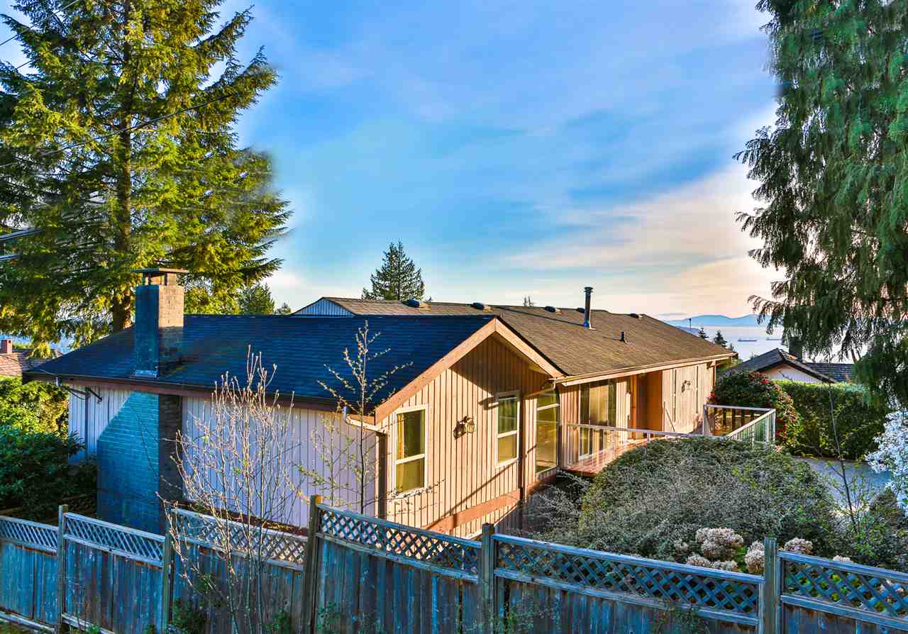 997 Cross Creek Road, West Vancouver