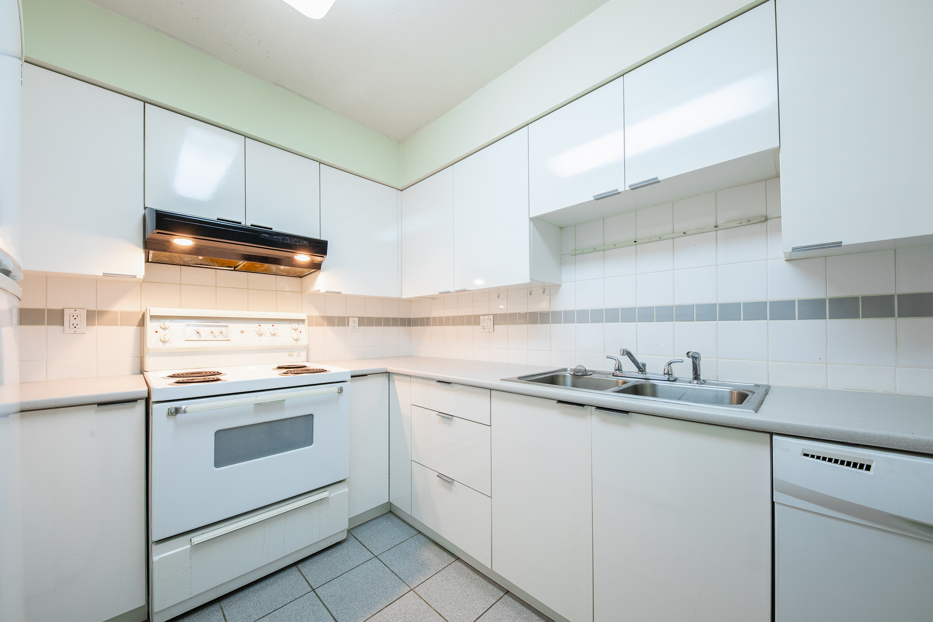 205 - 9603 Manchester Drive, Burnaby