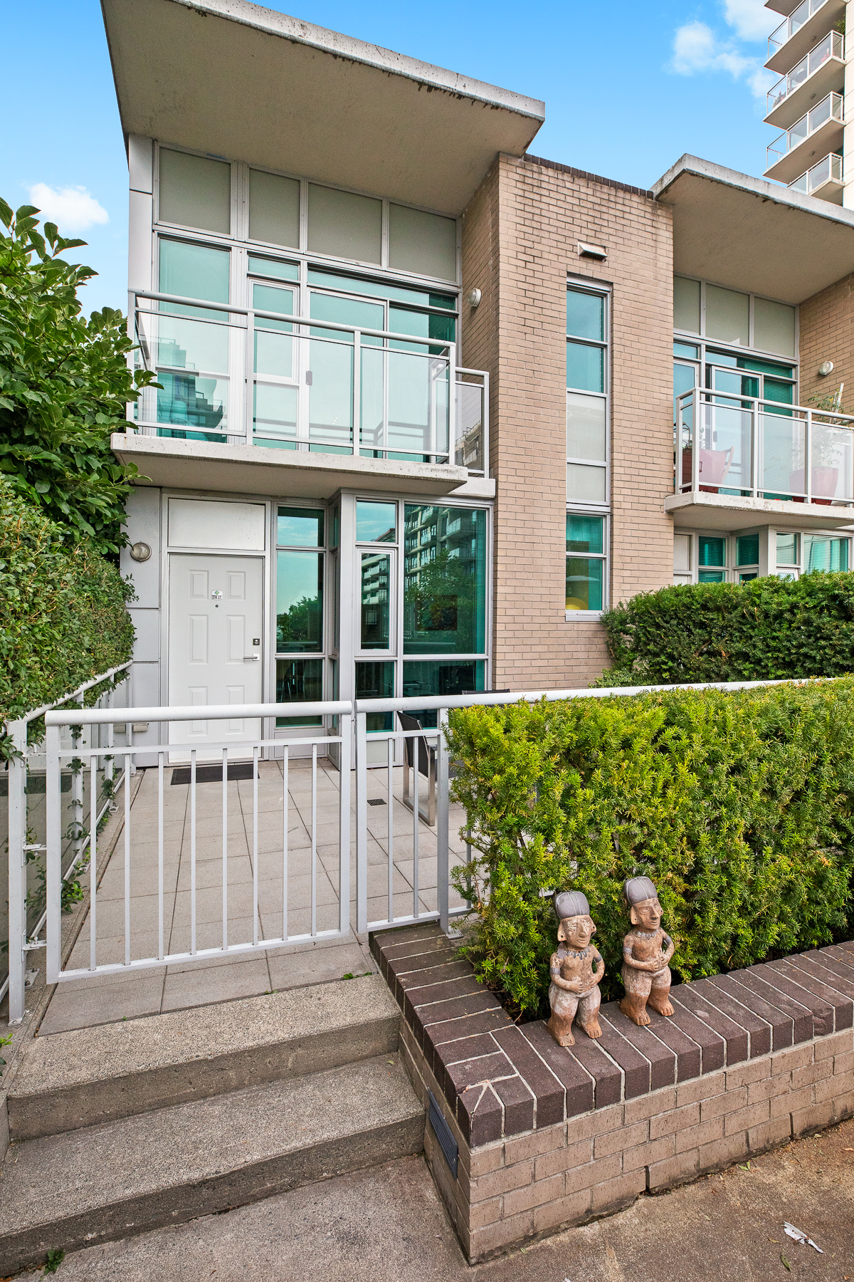 TH17 - 188 E Esplanade Street, North Vancouver