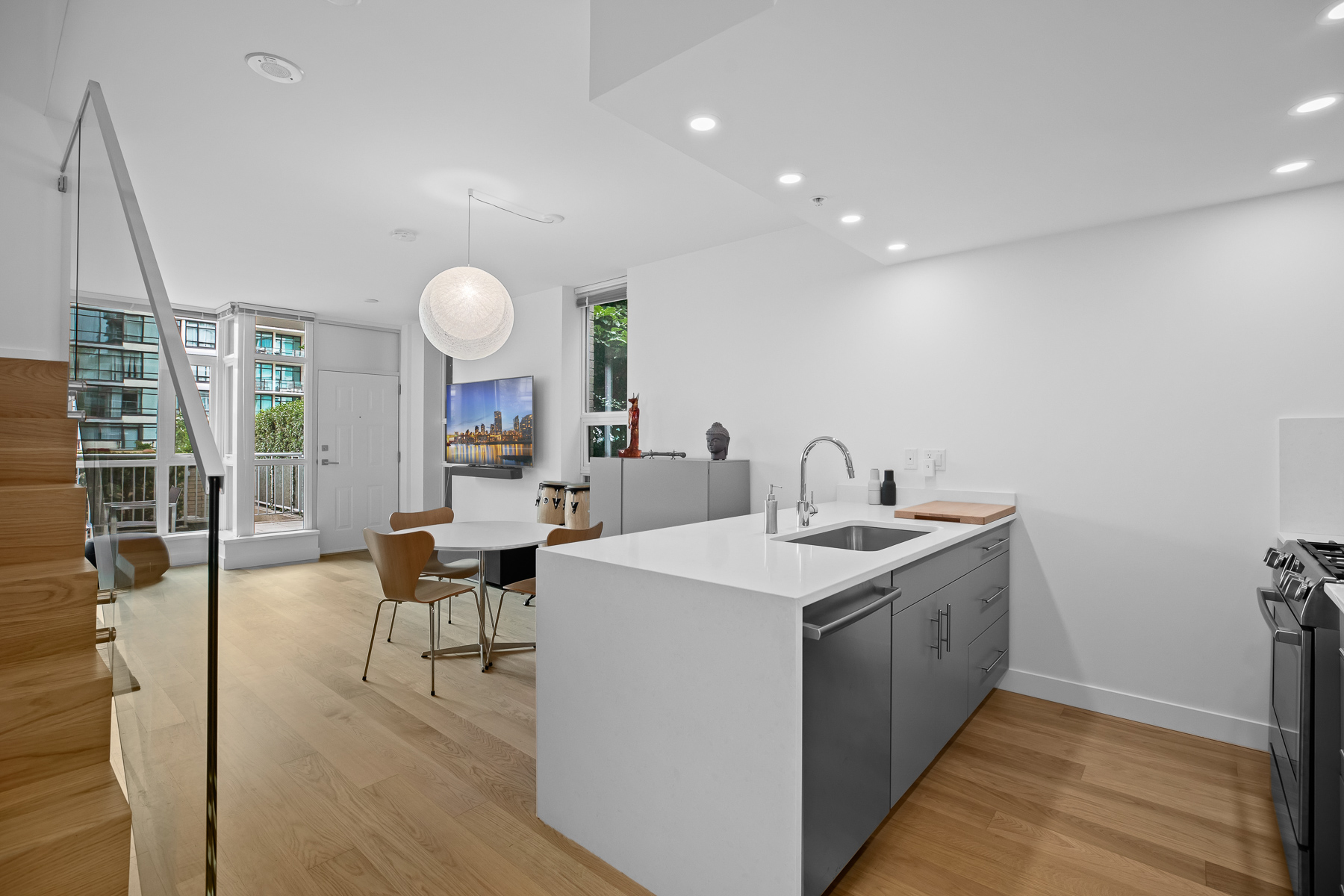 TH17 - 188 E Esplanade Street, North Vancouver