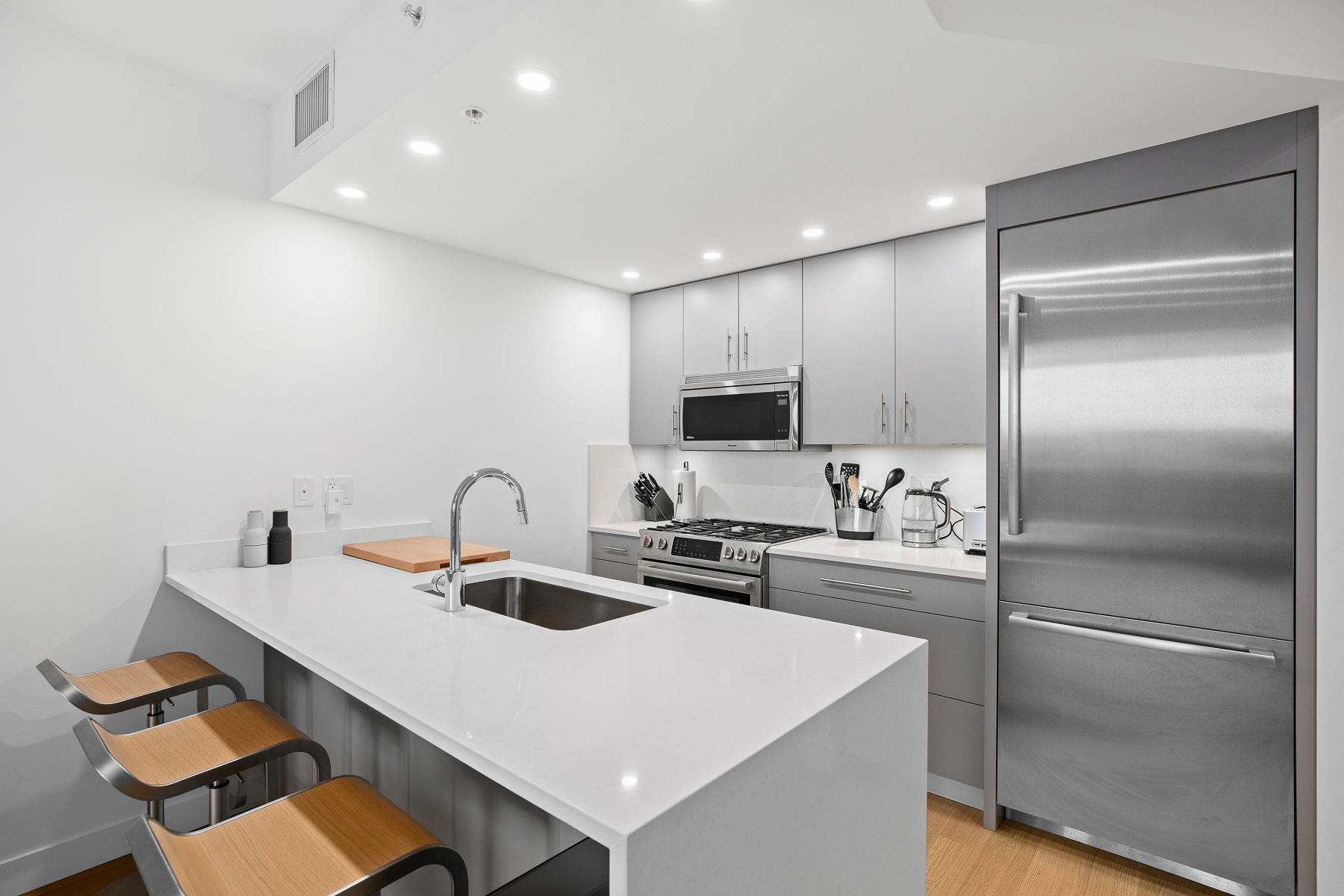 TH17 - 188 E Esplanade Street, North Vancouver