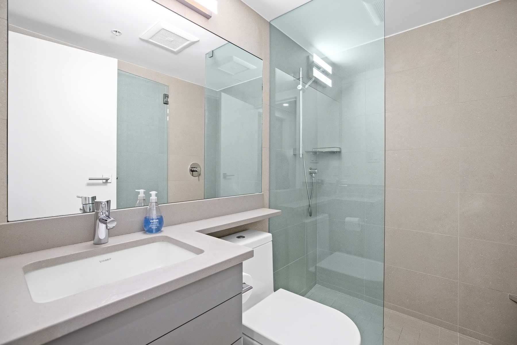 TH17 - 188 E Esplanade Street, North Vancouver