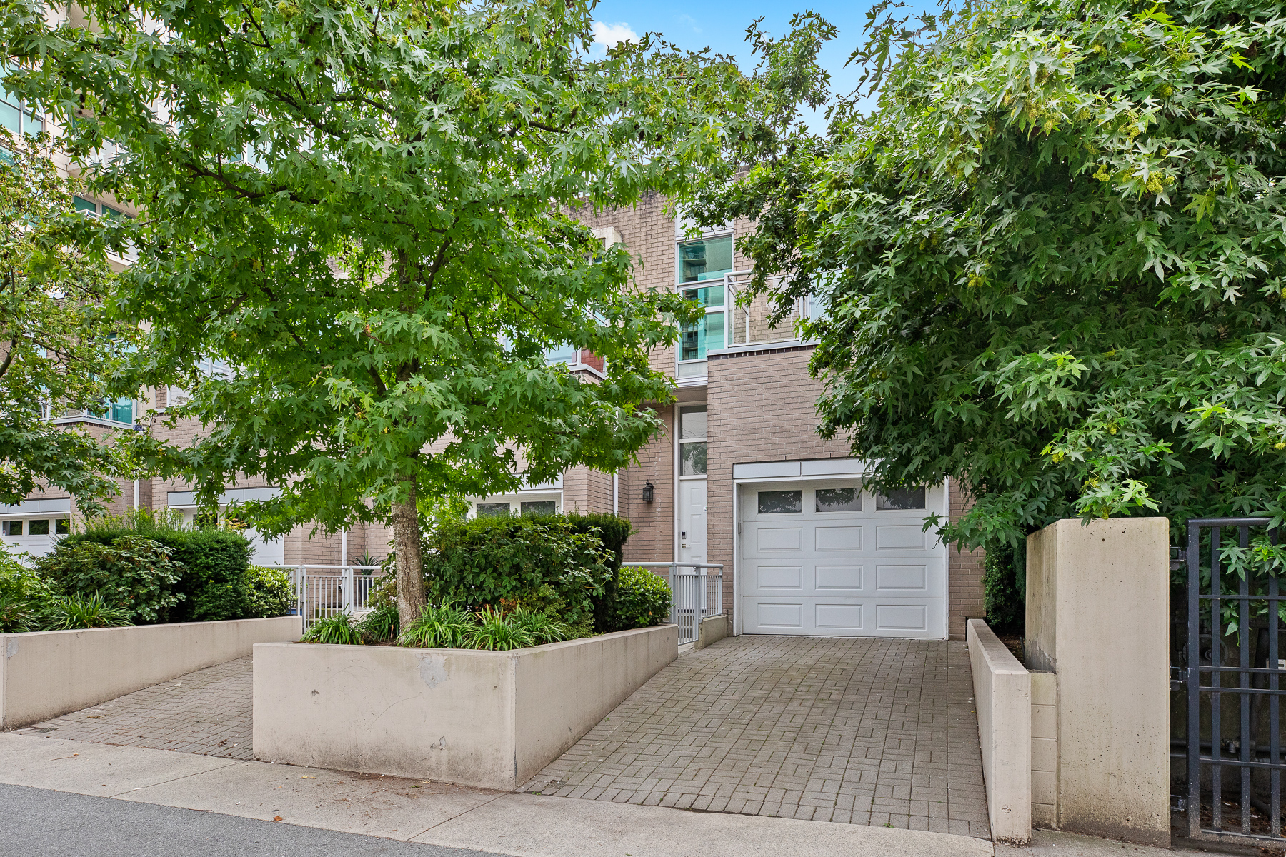 TH17 - 188 E Esplanade Street, North Vancouver