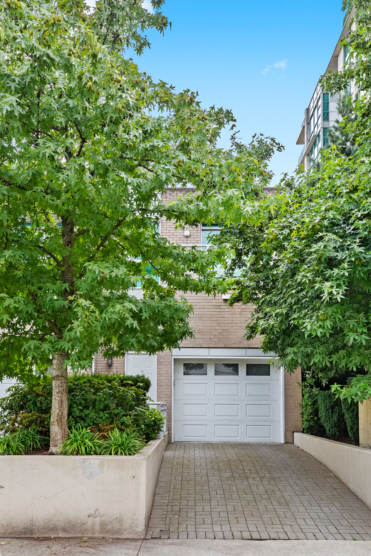 TH17 - 188 E Esplanade Street, North Vancouver