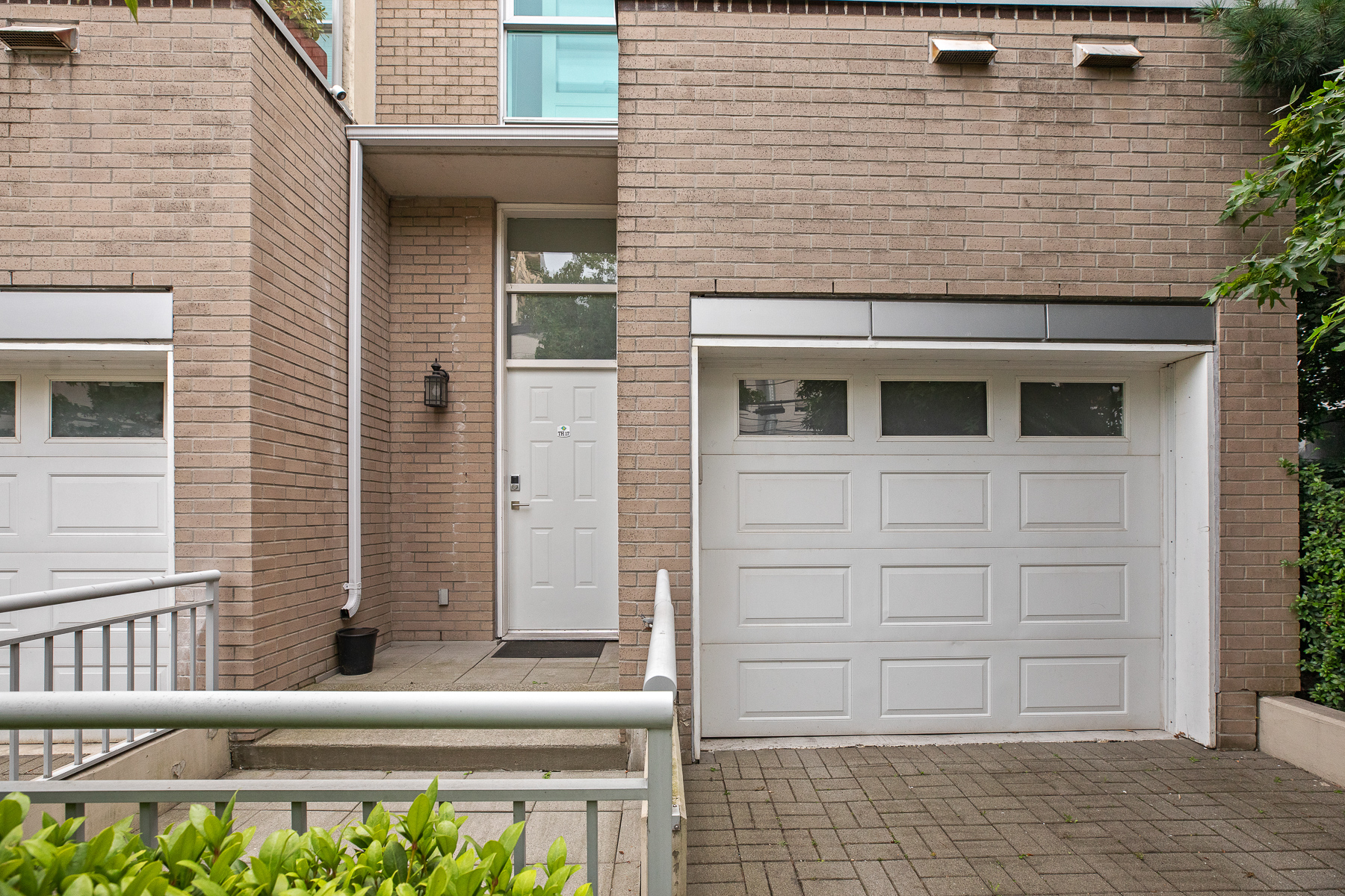 TH17 - 188 E Esplanade Street, North Vancouver