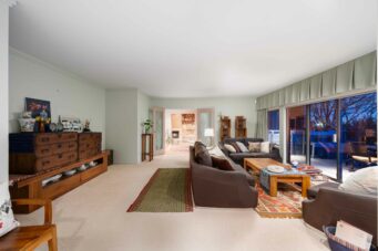 IMMACULATE FAMILY RESIDENCE WITH OCEAN & CITY VIEWS - 2527 Westhill Drive, West Vancouver