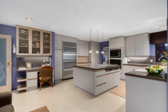 IMMACULATE FAMILY RESIDENCE WITH OCEAN & CITY VIEWS - 2527 Westhill Drive, West Vancouver