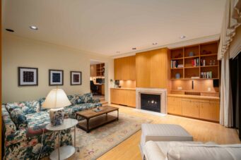 IMMACULATE FAMILY RESIDENCE WITH OCEAN & CITY VIEWS - 2527 Westhill Drive, West Vancouver