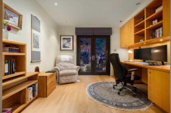 IMMACULATE FAMILY RESIDENCE WITH OCEAN & CITY VIEWS - 2527 Westhill Drive, West Vancouver