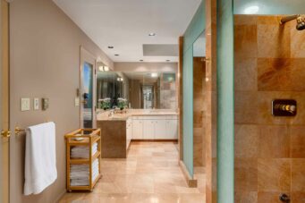 IMMACULATE FAMILY RESIDENCE WITH OCEAN & CITY VIEWS - 2527 Westhill Drive, West Vancouver