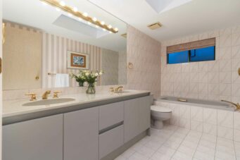 IMMACULATE FAMILY RESIDENCE WITH OCEAN & CITY VIEWS - 2527 Westhill Drive, West Vancouver