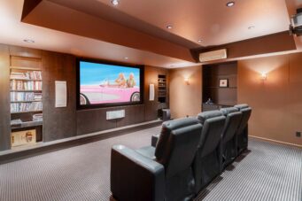 IMMACULATE FAMILY RESIDENCE WITH OCEAN & CITY VIEWS - 2527 Westhill Drive, West Vancouver